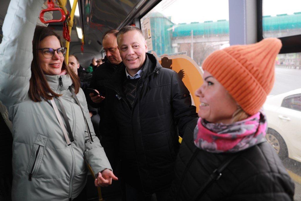 Михаил Евраев лично проверил выход новых автобусов на маршруты в Ярославле