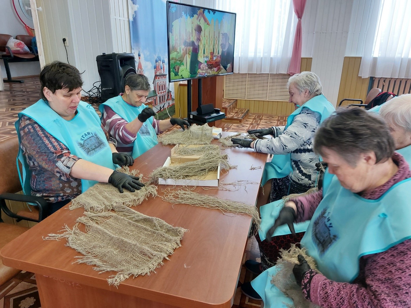 Пожилые люди и инвалиды в Ярославской области участвуют в акциях помощи мобилизованным