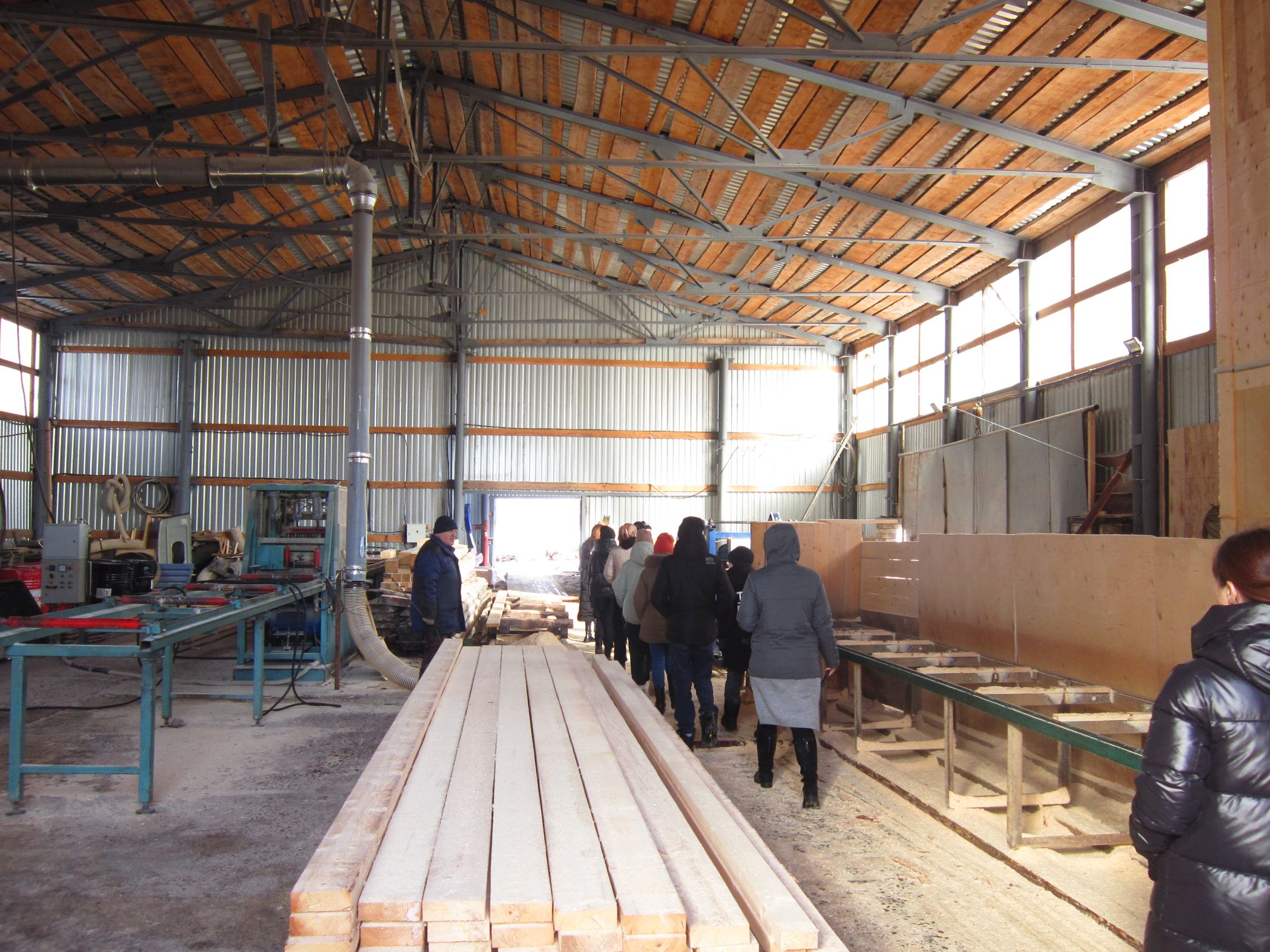 Школьники из Пошехонского района познакомились с процессом переработки древесины