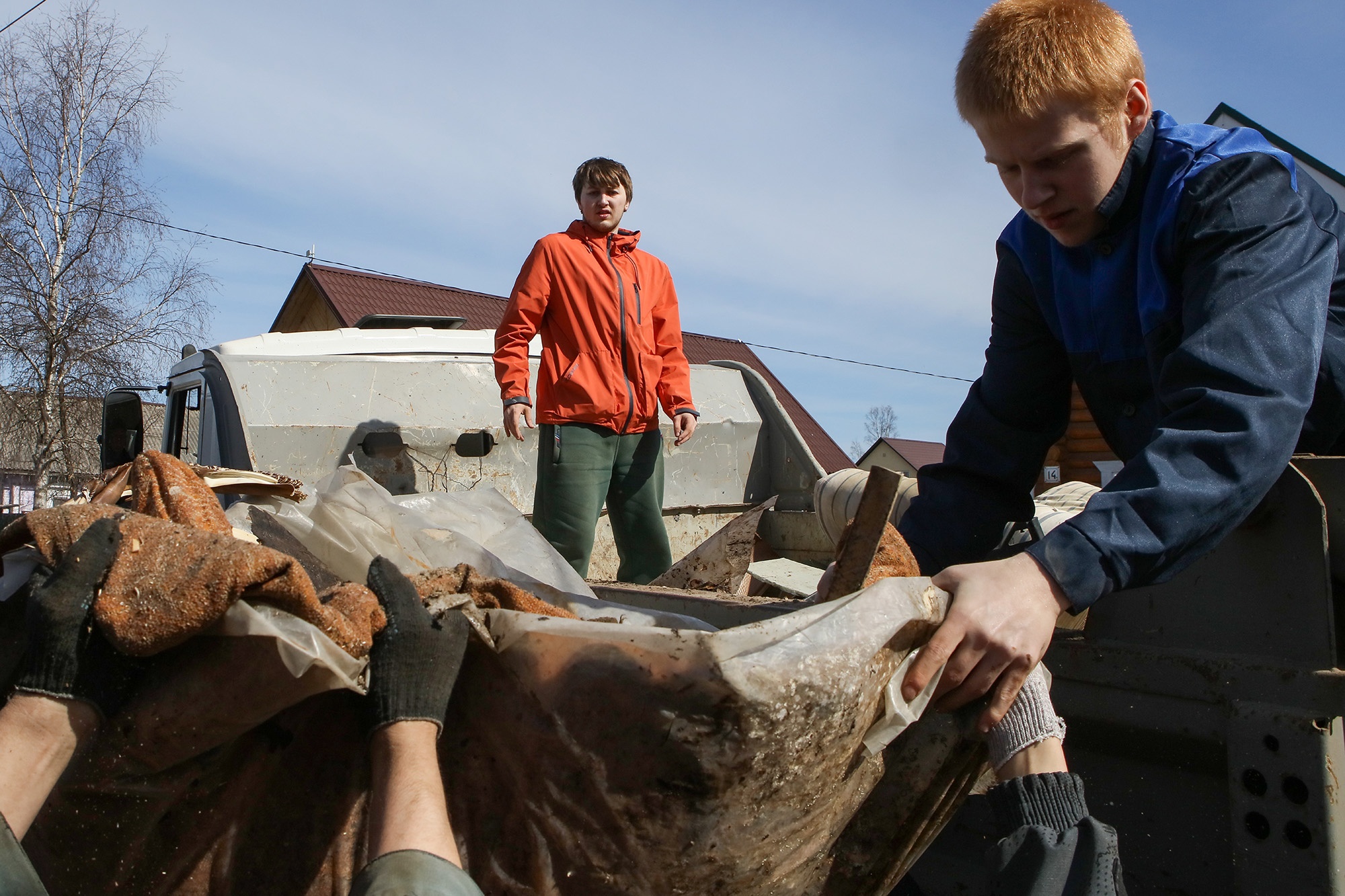 В Рыбинске помогли родителям участника СВО справиться с последствиями пожара