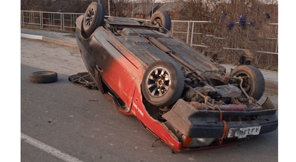 В Ярославской области погиб водитель перевернувшейся легковушки