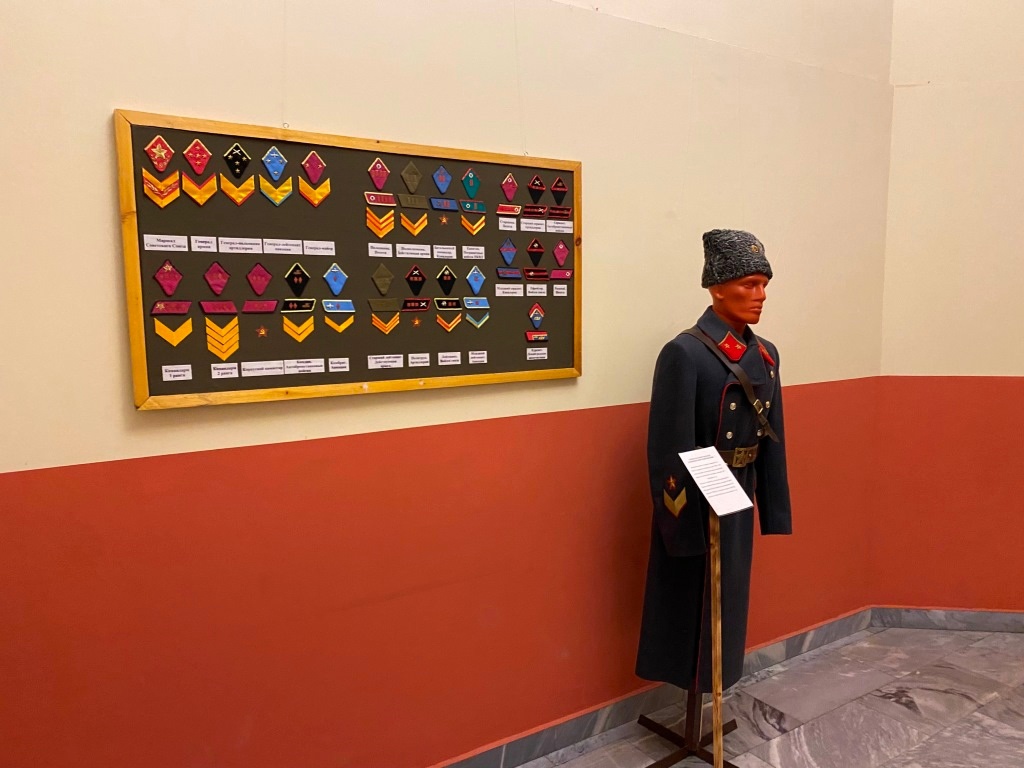В Ярославле открылась выставка уникальных военных костюмов солдат Советской армии