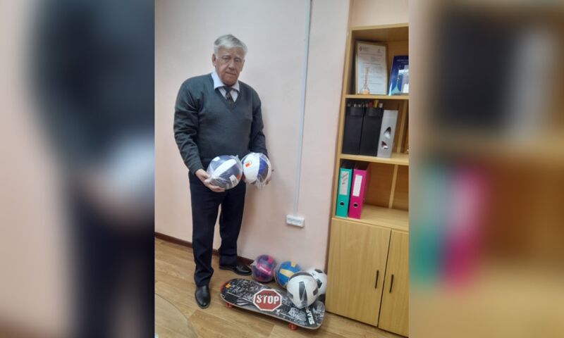 Ярославцы отправили детям Донбасса спортивный инвентарь