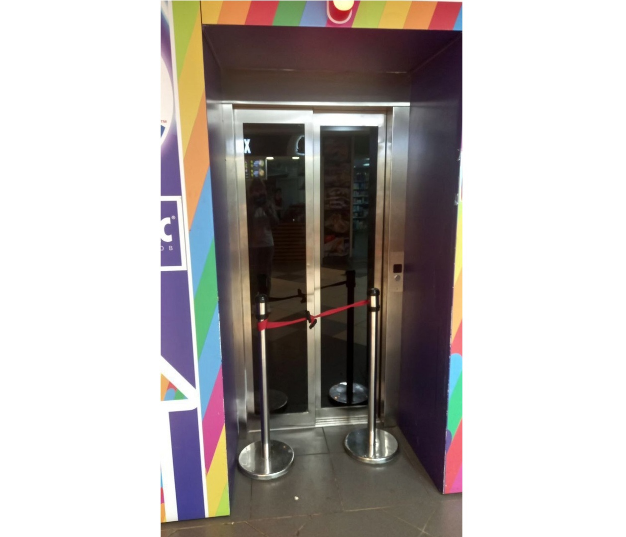 В Ярославле лифт в торговом центре придавил мужчину