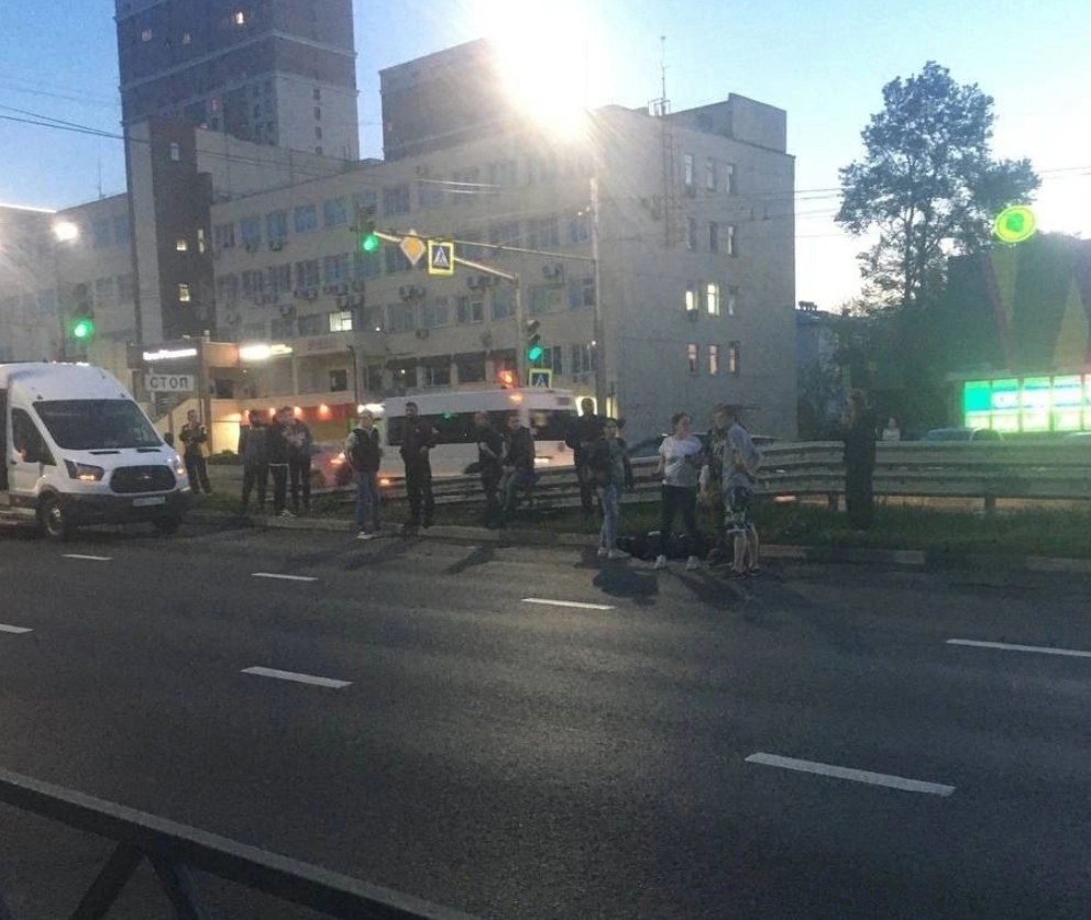 На Московском проспекте в Ярославле микроавтобус сбил 15-летнюю девушку