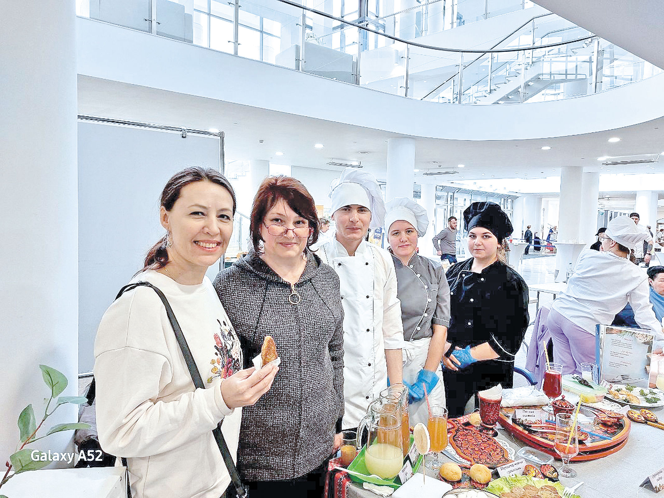 Девушки из Ярославской области передали более тысячи вкусных упаковок