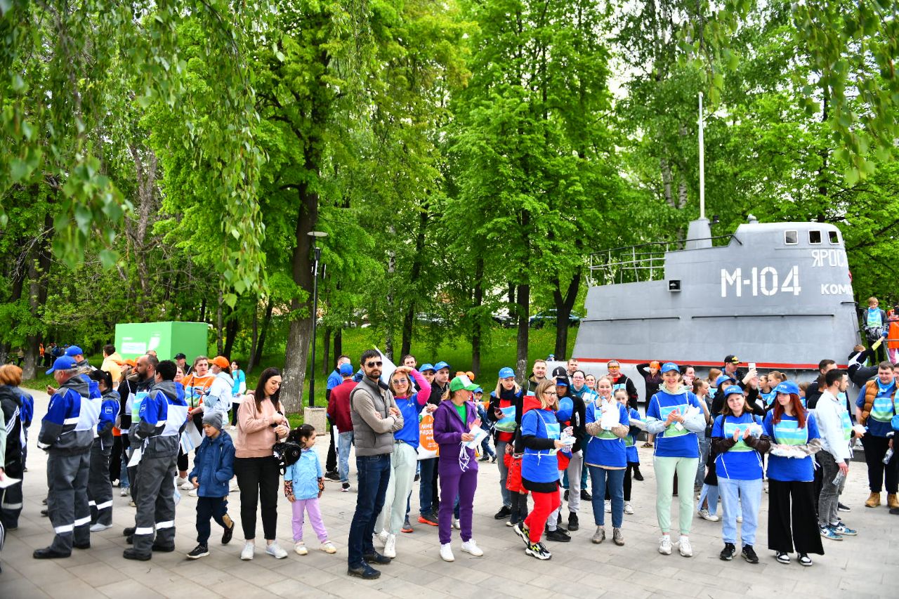 Жители Ярославля в День Волги приняли участие в уборке берегов от мусора