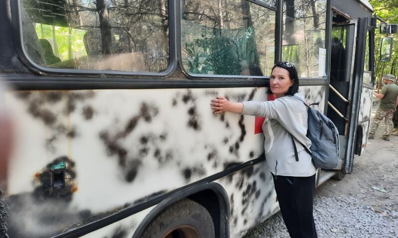 Ярославские волонтеры отправили на передовую автобус с гуманитарным грузом