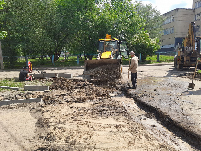 За Волгой в Ярославле начали ремонтировать Школьный проезд