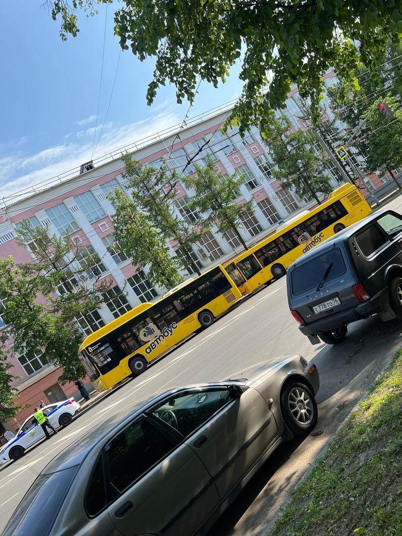 В центре Ярославля произошло несколько ДТП с автобусами