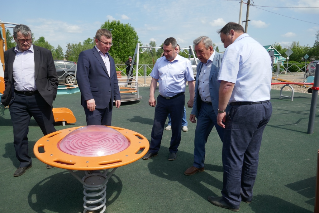 «Губернаторский контроль» оценил безопасность детских площадок в Гаврилов-Ямском районе