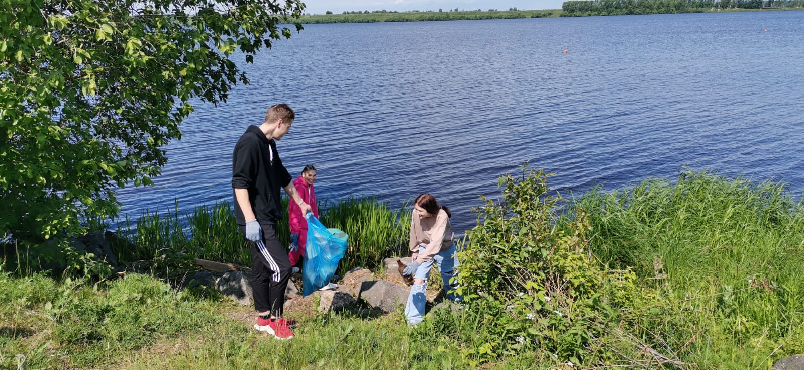 Берега Угличского водохранилища очистили от мусора в рамках акции «Вода России»