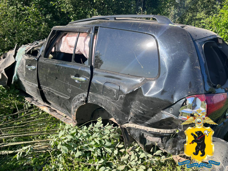 Водитель внедорожника погиб в результате столкновения с грузовиком на трассе в Ярославской области