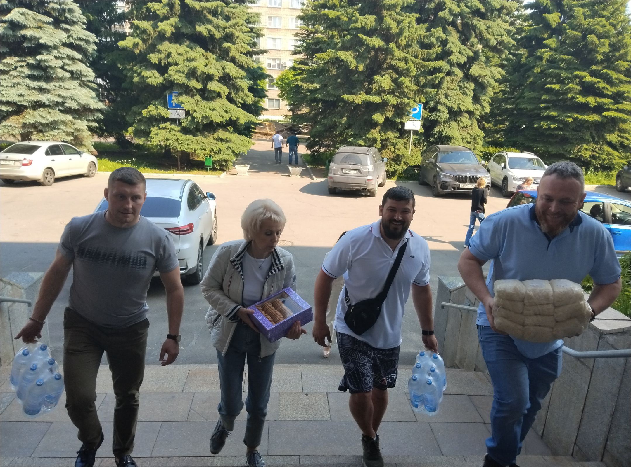 Ярославские депутаты собирают гуманитарную помощь эвакуированным жителям