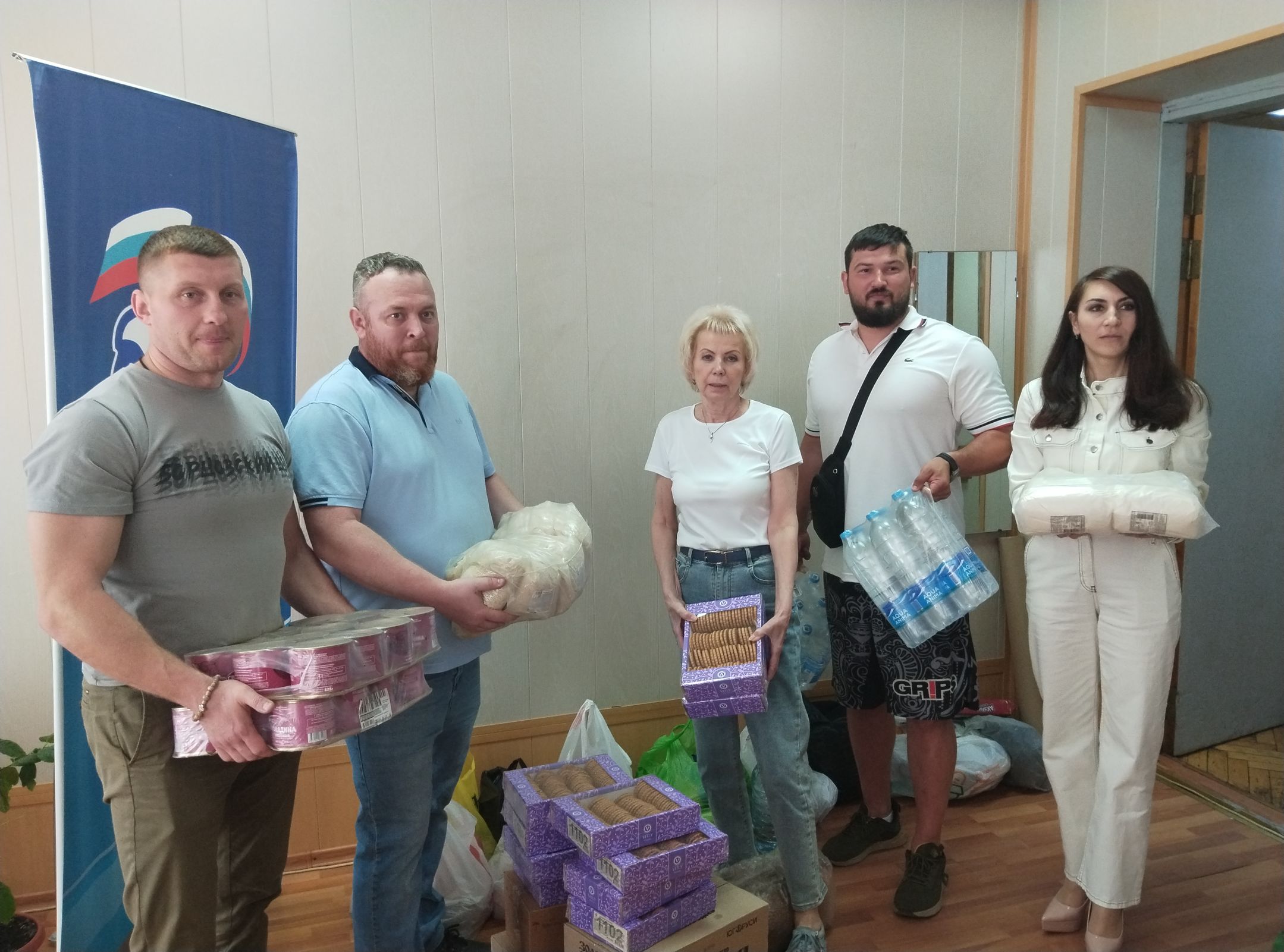 Ярославские депутаты собирают гуманитарную помощь эвакуированным жителям