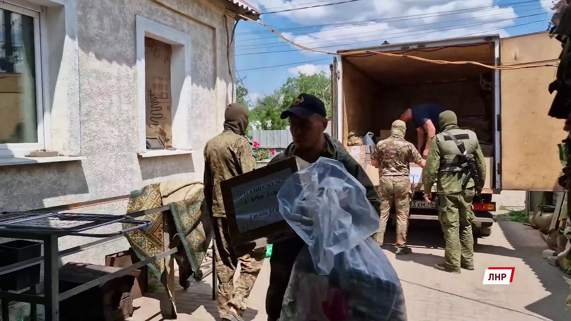 Ярославские волонтеры продолжают доставлять гуманитарную помощь бойцам СВО