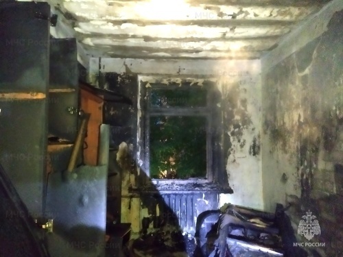 В Рыбинске пожарные спасли 13 человек из горящего дома