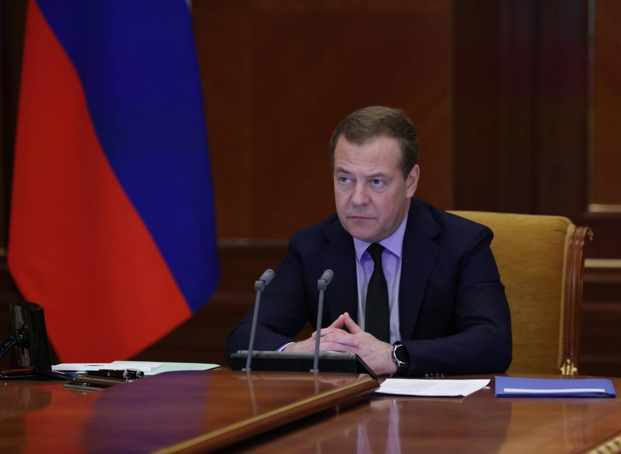 Дмитрий Медведев: сейчас важно, сплотиться вокруг президента России