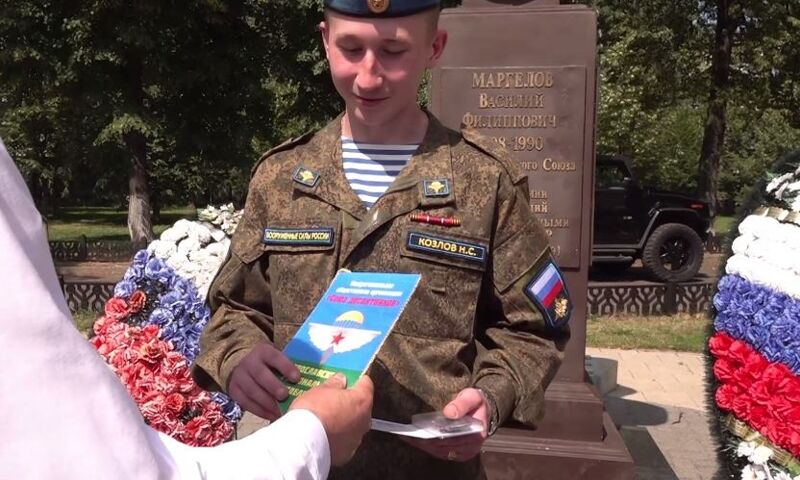 20-летнего ярославца наградили за боевые заслуги в зоне СВО