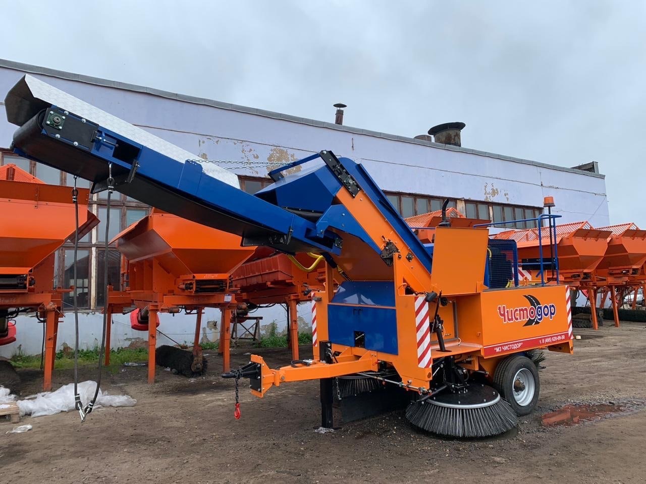 В Ярославль доставили новую уборочную технику стоимостью 6 млн рублей