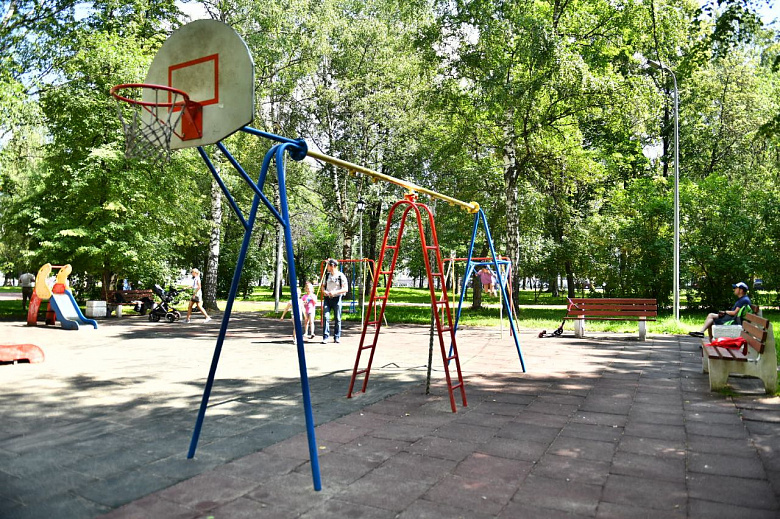 В парке у Юбилейной площади в Ярославле предлагают сделать баскетбольную площадку и беговую дорожку
