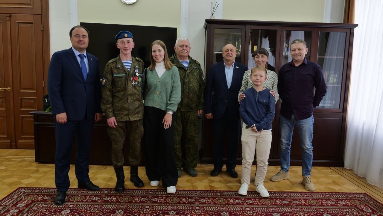 Мэр наградил 20-летнего ярославца медалью «За отвагу»