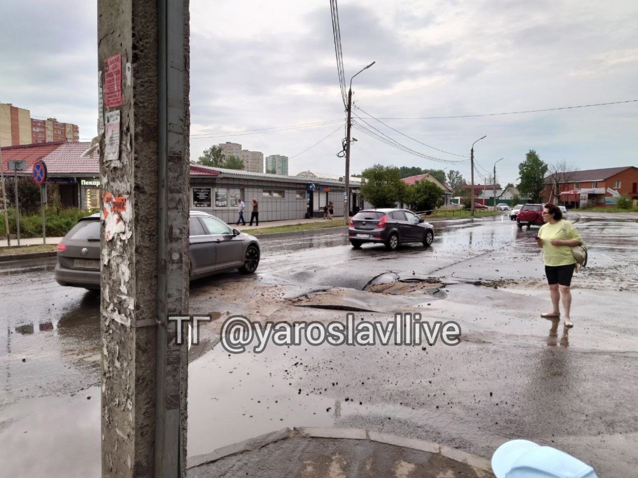 В Ярославле гейзер забил из-под земли после гидравлических испытаний