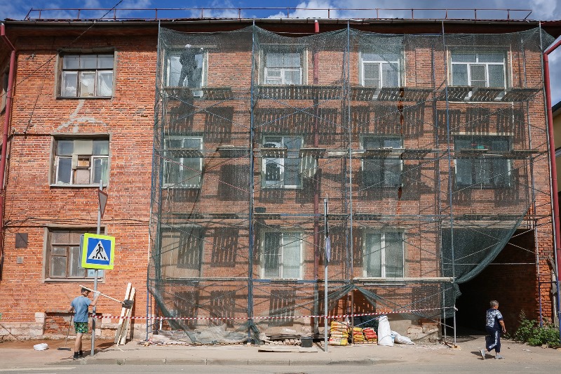 В историческом центре Рыбинска ремонтируют фасады зданий