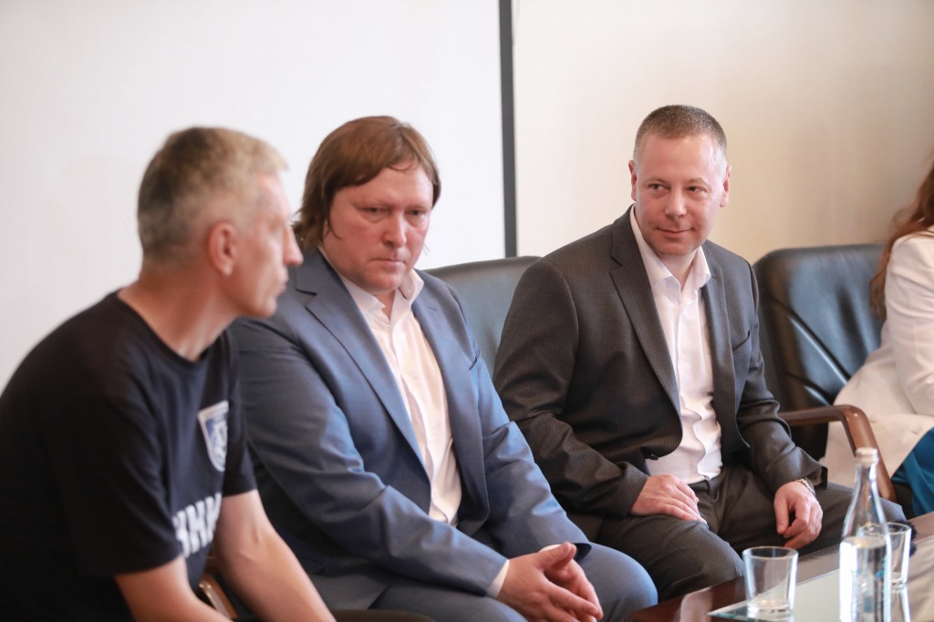 Михаил Евраев встретился с футбольной командой «Шинник»