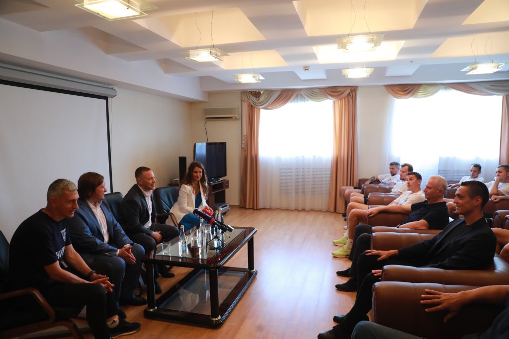 Михаил Евраев встретился с футбольной командой «Шинник»