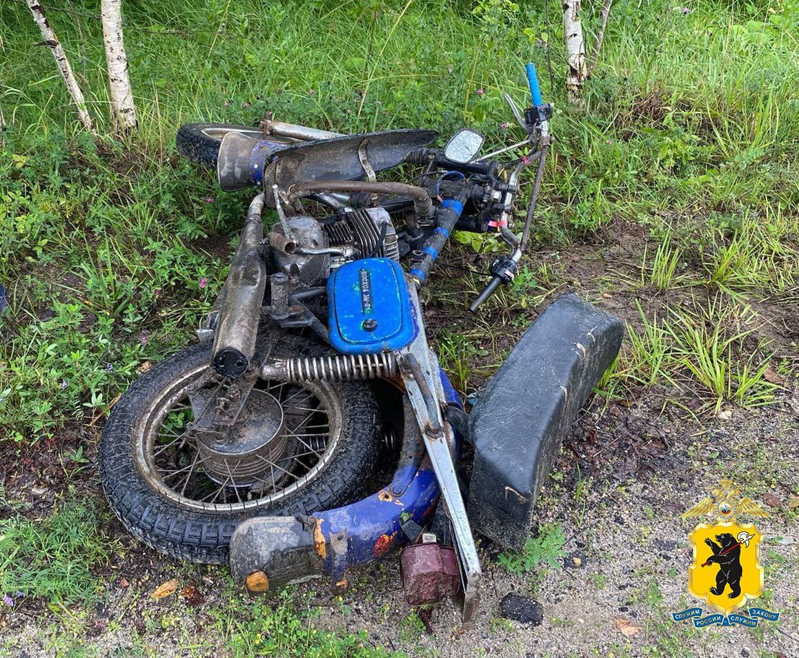 В Ярославской области погиб вылетевший в кювет мотоциклист, его пассажир получил травмы
