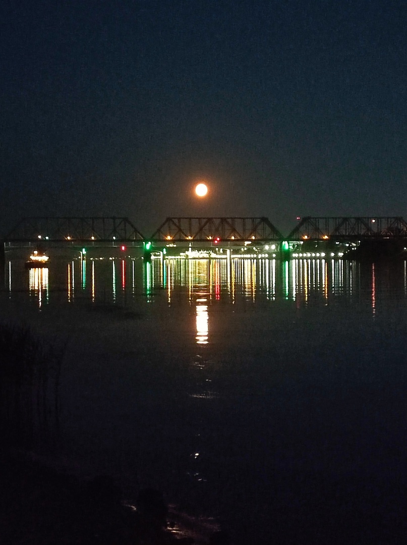 Жители Ярославля запечатлели кровавое суперлуние