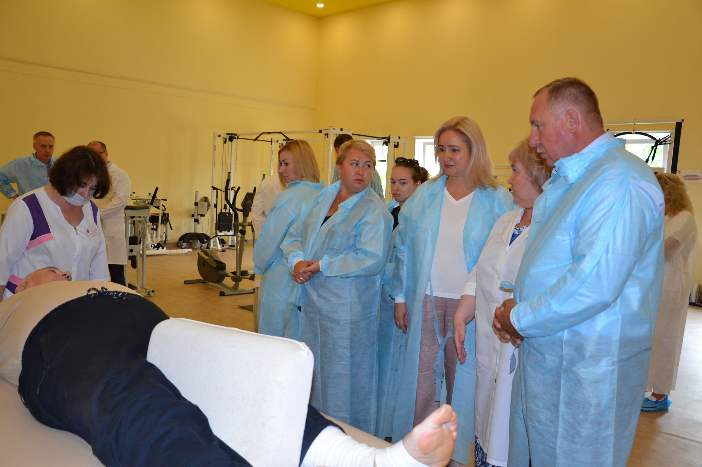 Члены областной Общественной палаты побывали в отделении реабилитации участников СВО