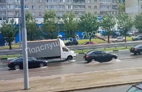 В Ярославле после ливня подтопило дороги и повалило деревья