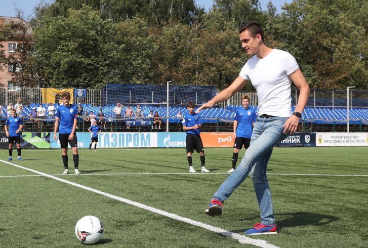 Борис Никоноров произвел символический первый удар на матче ЮФЛ «Центр»