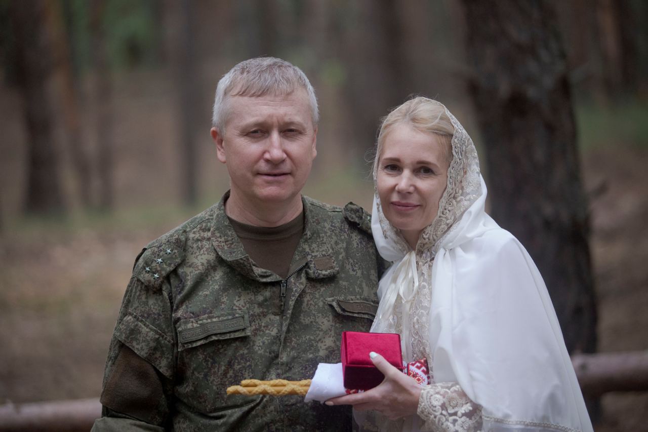 В полковом храме в зоне СВО прошло первое венчание