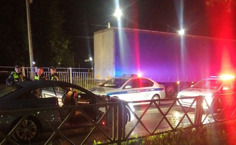 В Ярославле водитель «Мерседеса» пытался уйти от полицейской погони