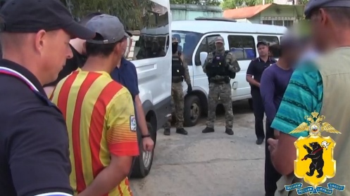 На стройке в Ярославле выявили 17 нелегальных мигрантов