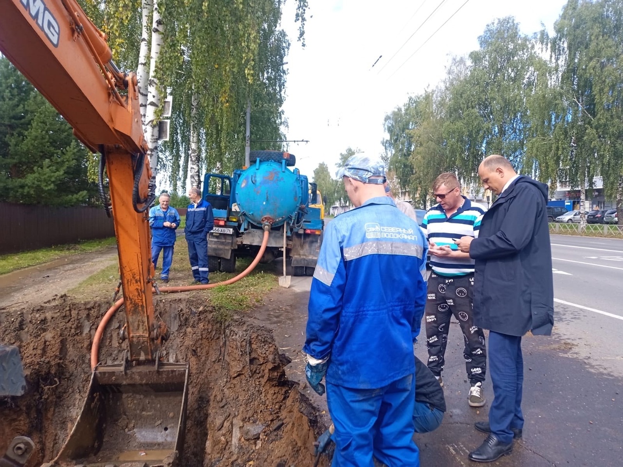 В Рыбинске устраняют серьезную коммунальную аварию