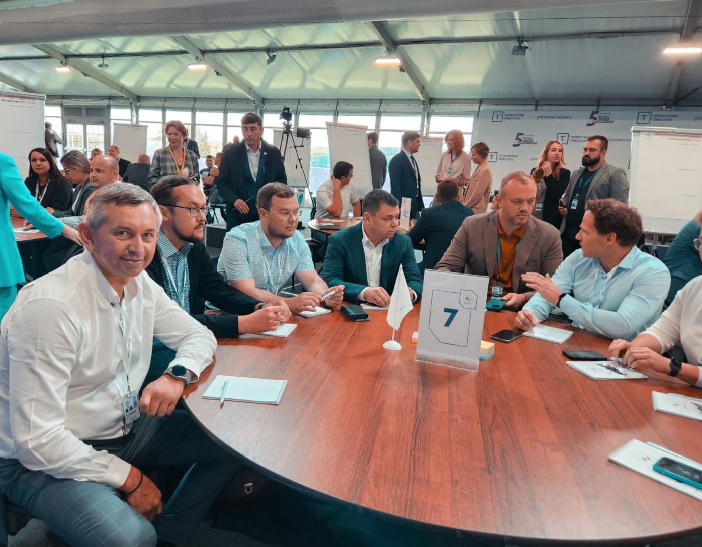 Всероссийский диалог, посвященный молодежной политике, прошел в Сенеже