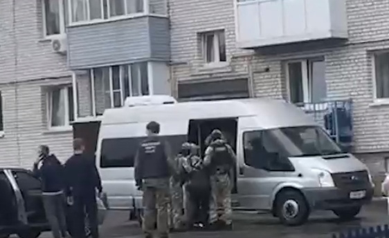 Трое жителей Ярославля похитили мужчину и ограбили его на 99 тысяч рублей
