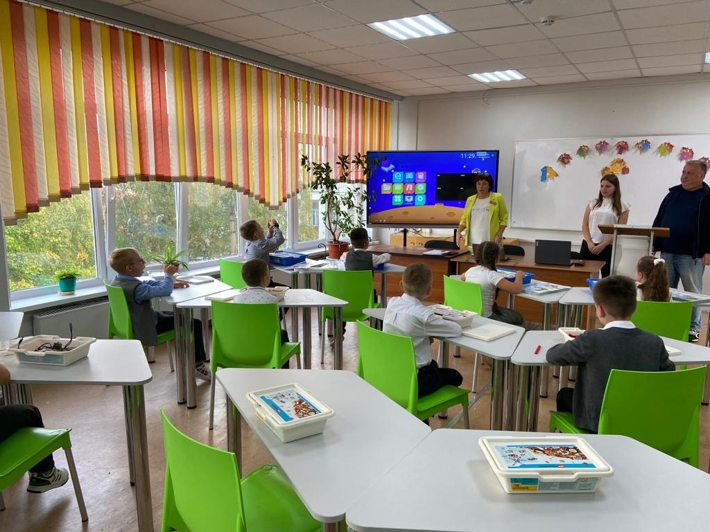 В трех школах на Красном Перекопе в Ярославле открылись классы робототехники