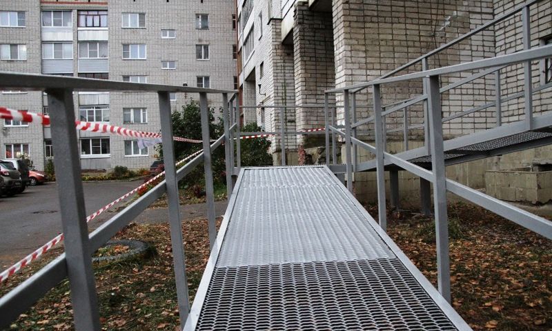 Пандусы для маломобильных граждан устанавливают в домах Ярославской области