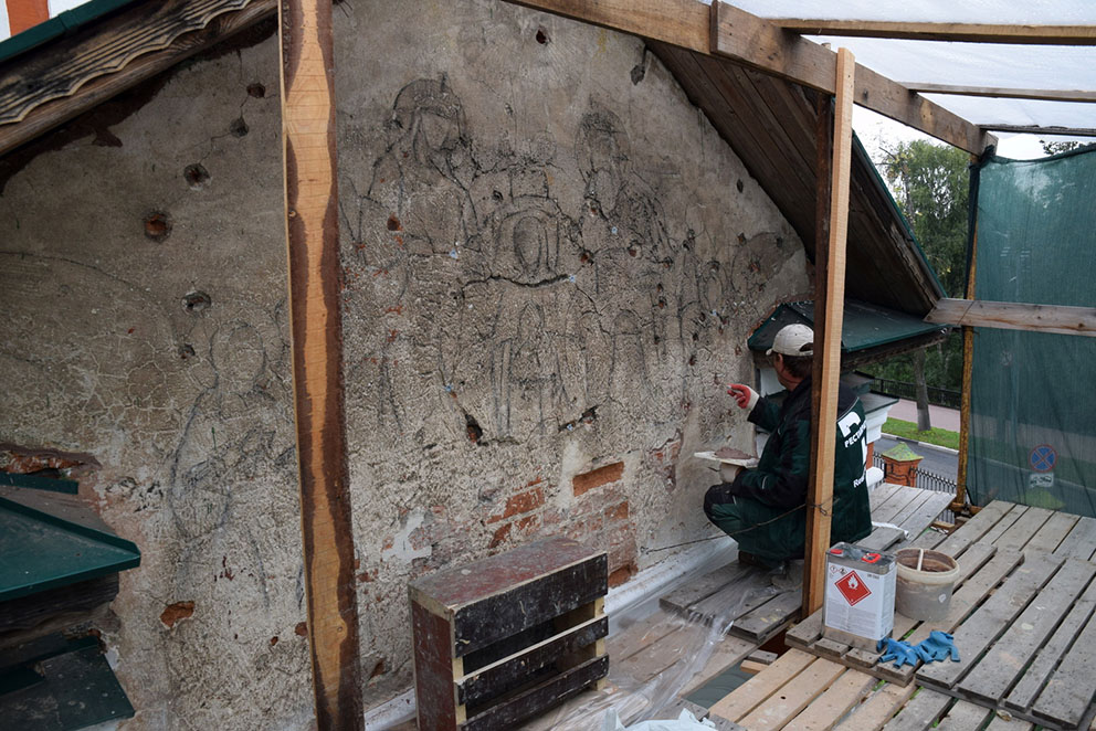Во фреске храма в центре Ярославля нашли пули 105-летней давности