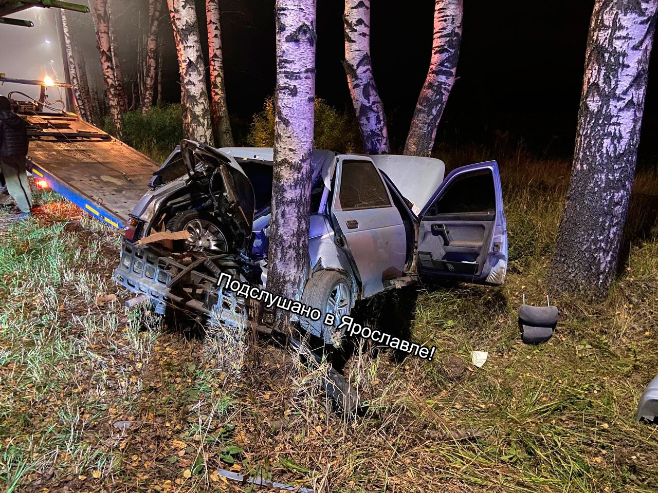 В Ярославле водитель ВАЗа врезался в дерево и скрылся с места ДТП