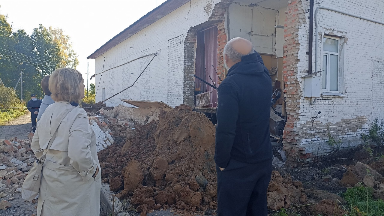 В центре досуга в Ярославской области обрушилась стена во время капремонта-  Яррег - новости Ярославской области