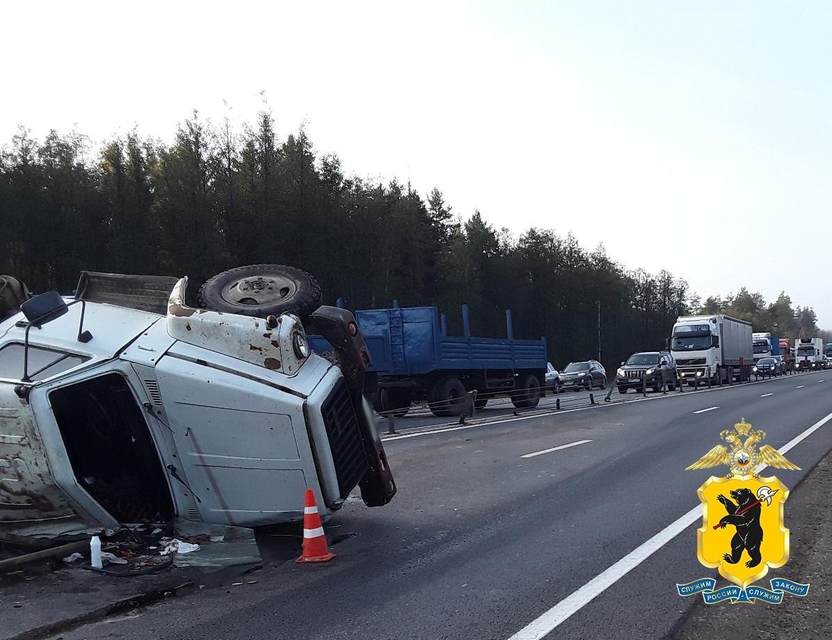 На трассе М8 в Ярославской области произошло несколько ДТП: есть пострадавший