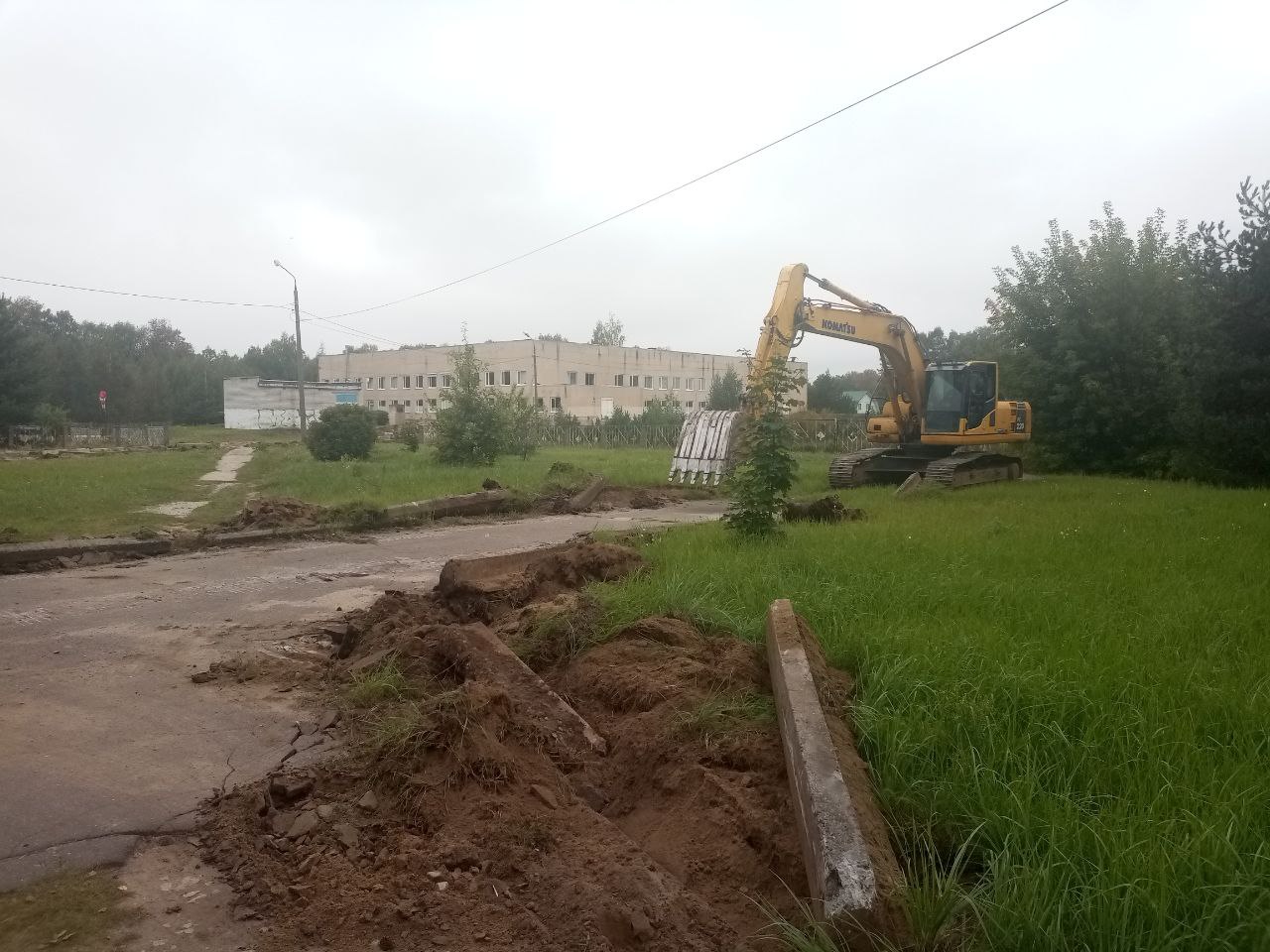 Территории 10 больниц ремонтируют по инициативе главы Ярославской области