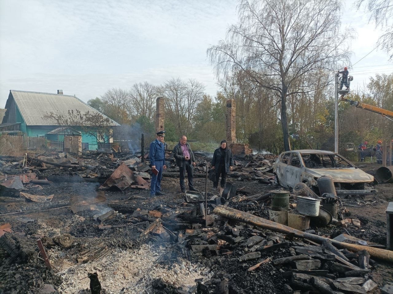 Крупный пожар в деревне Ярославской области уничтожил три частных дома