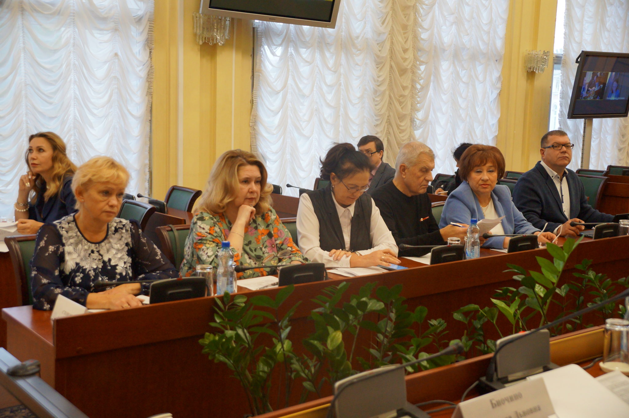 Условия достойного труда в Ярославской области обсудили в рамках комиссии